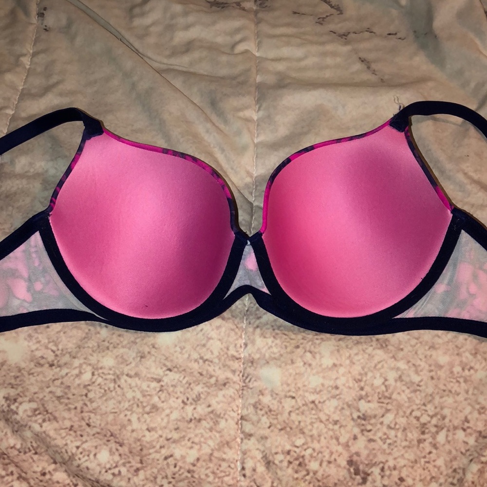 Pink bra - Picture 2 of 3